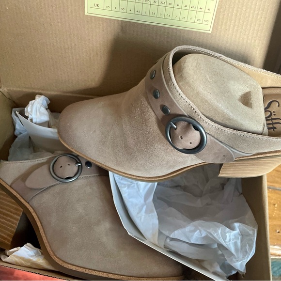 Women’s Sofft Cashmere Suede Mule Booties - Picture 6 of 11